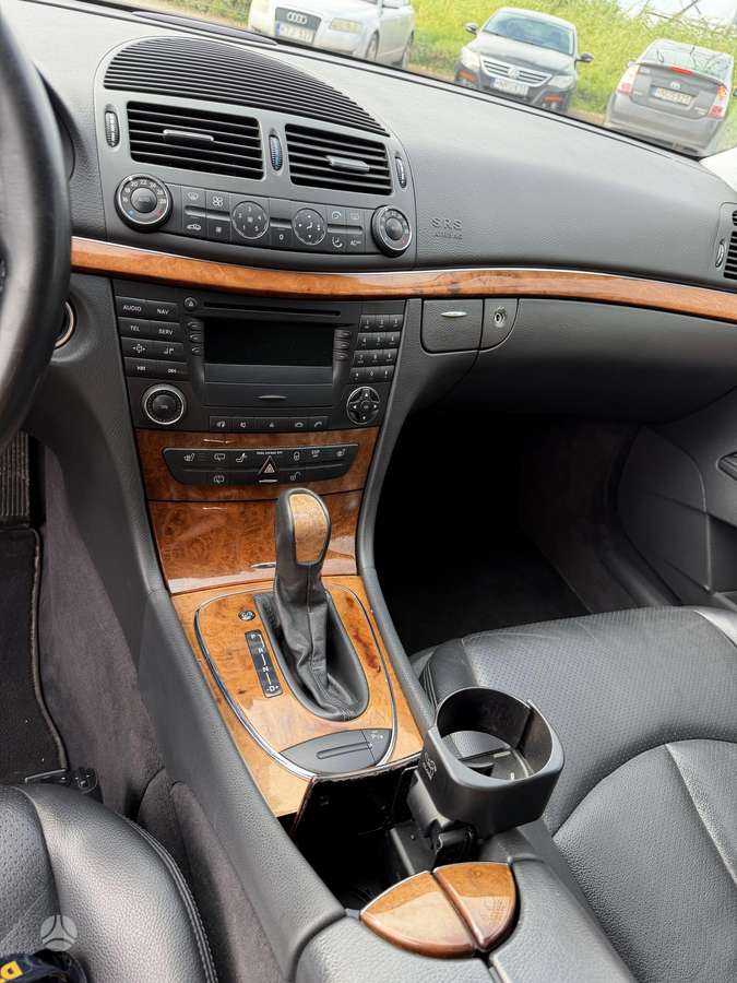 Mercedes-Benz E270 2004 — photo 9