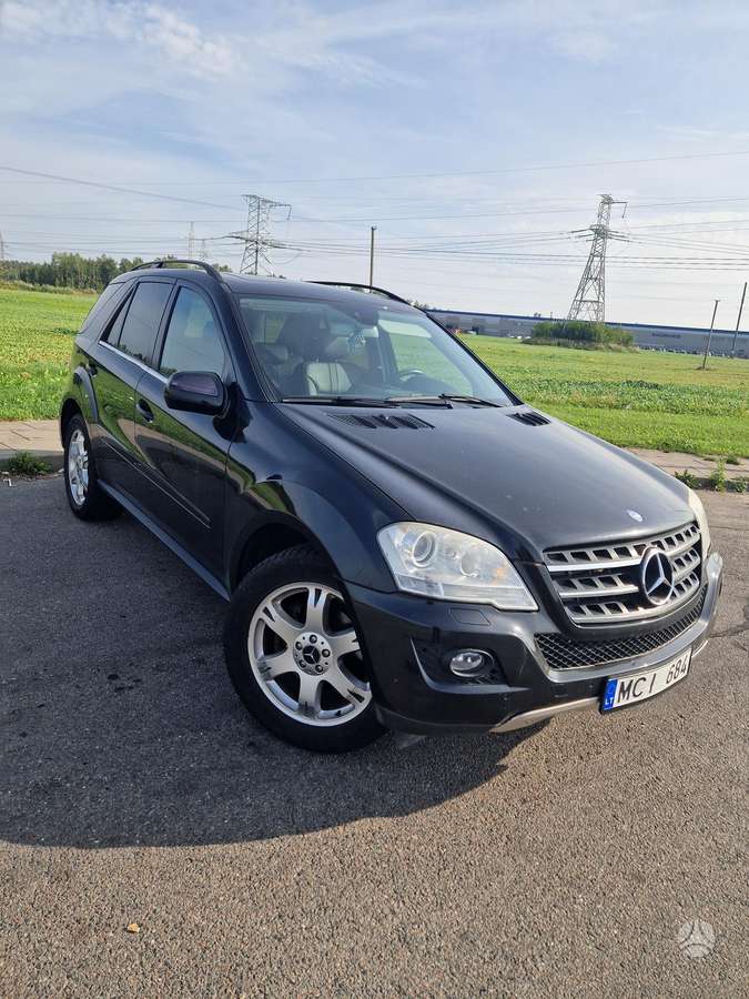Mercedes-Benz ML280 2009 — вигляд ззаду