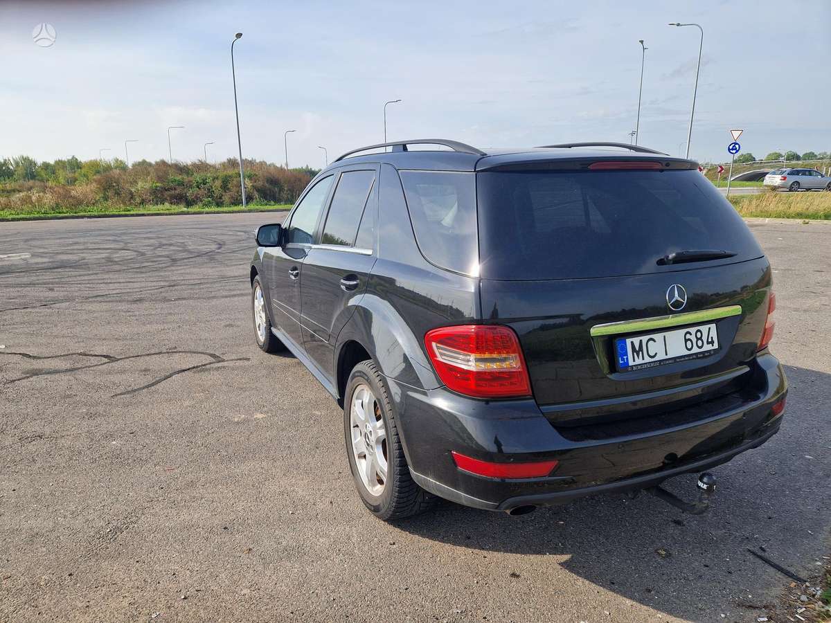 Mercedes-Benz ML280 2009 — салон