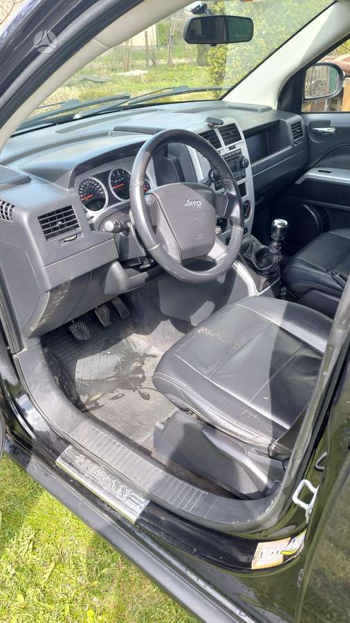 Jeep Compass 2009 — салон