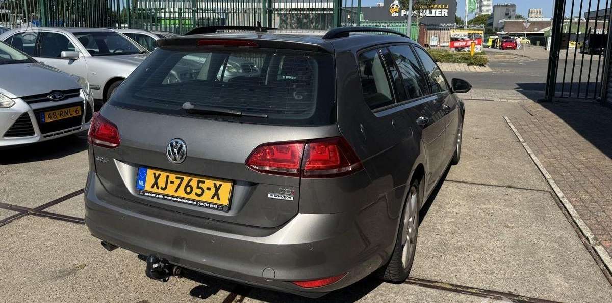 Volkswagen Golf 2015 — вигляд ззаду