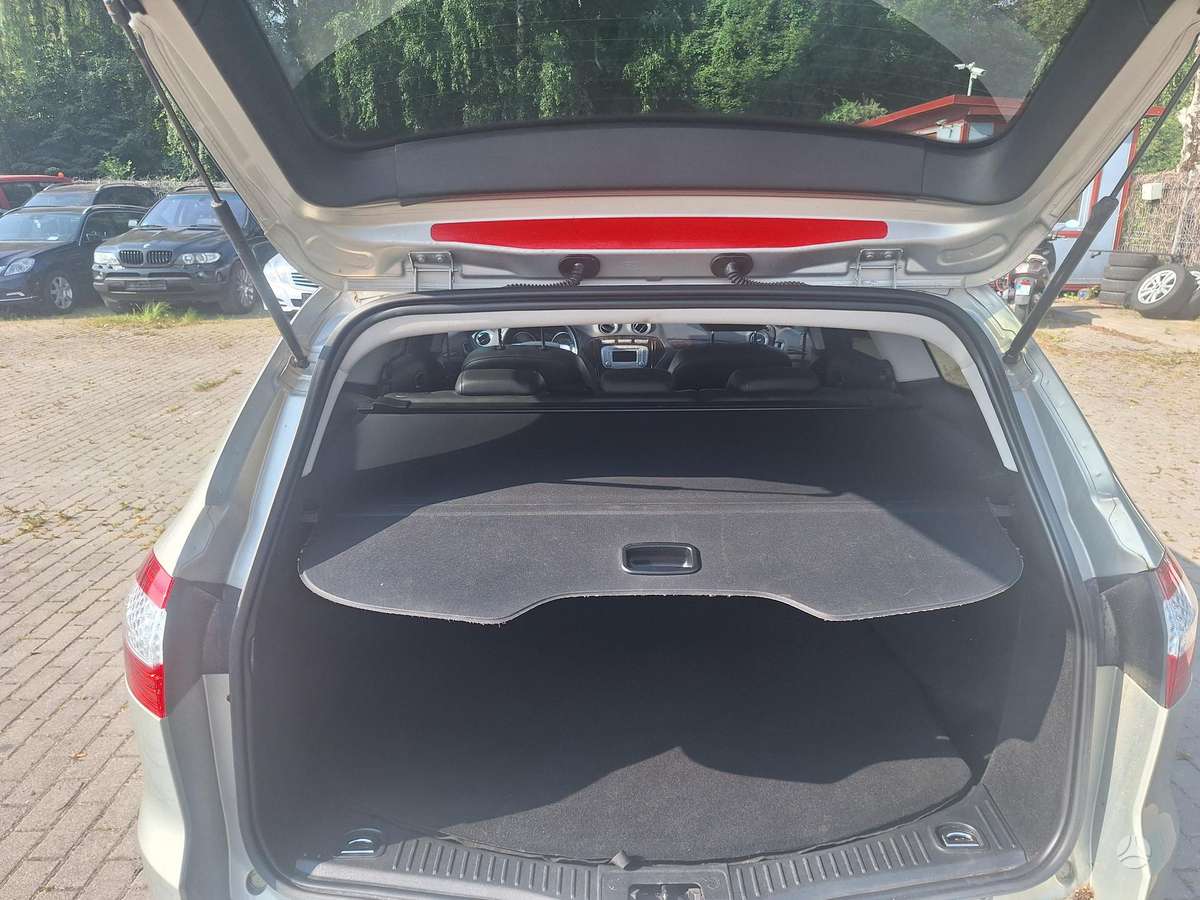 Ford Mondeo 2010 — photo 19