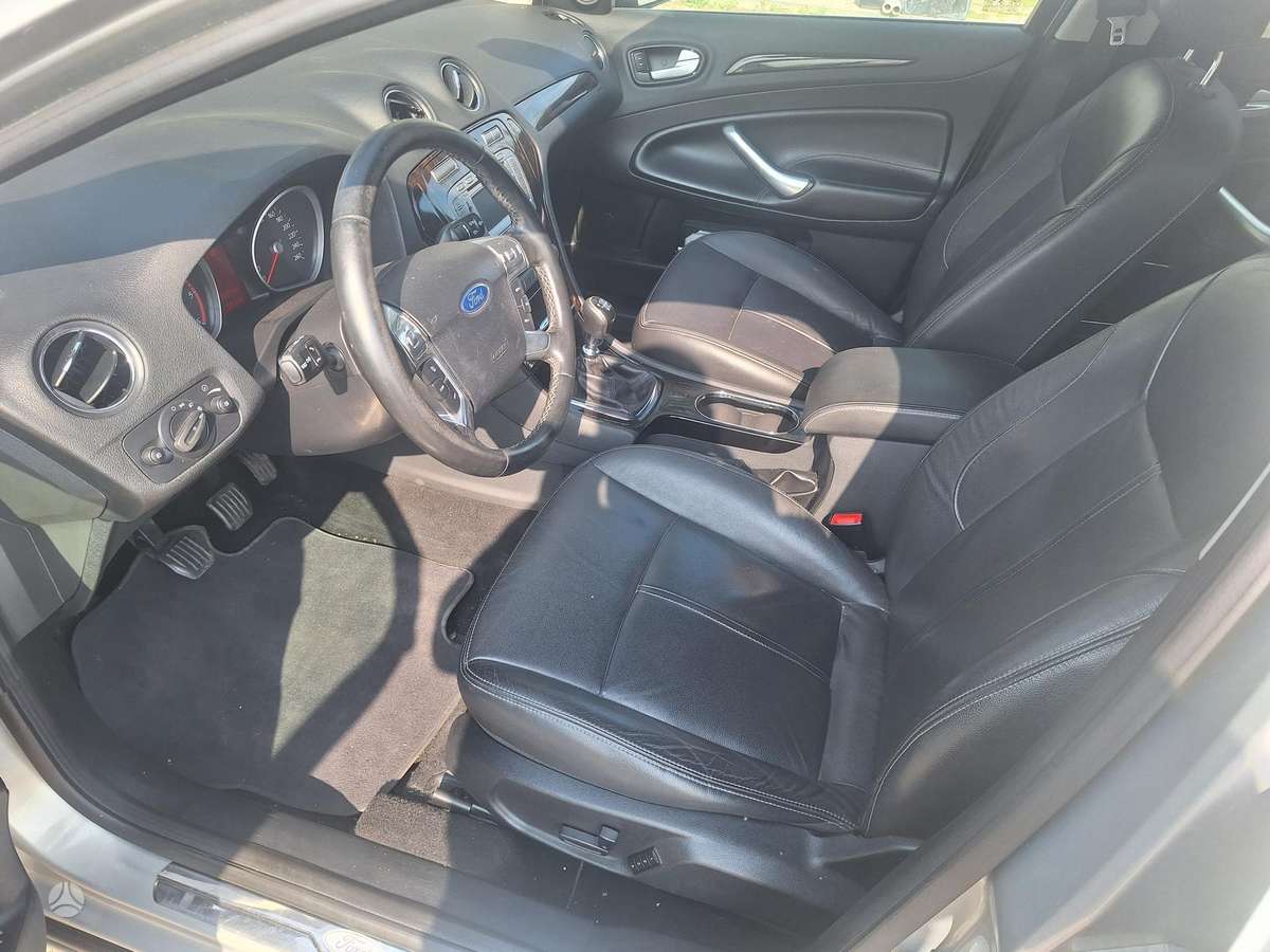Ford Mondeo 2010 — photo 23