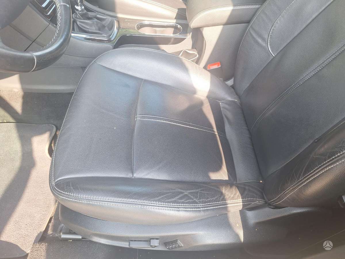 Ford Mondeo 2010 — photo 25