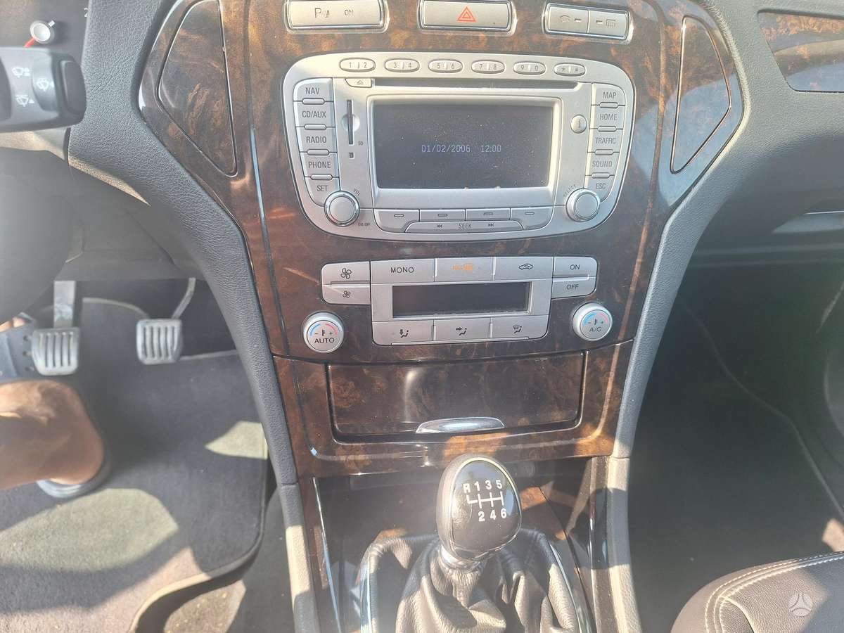 Ford Mondeo 2010 — photo 27