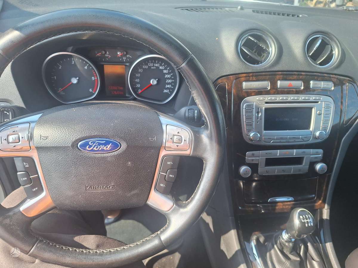 Ford Mondeo 2010 — photo 28