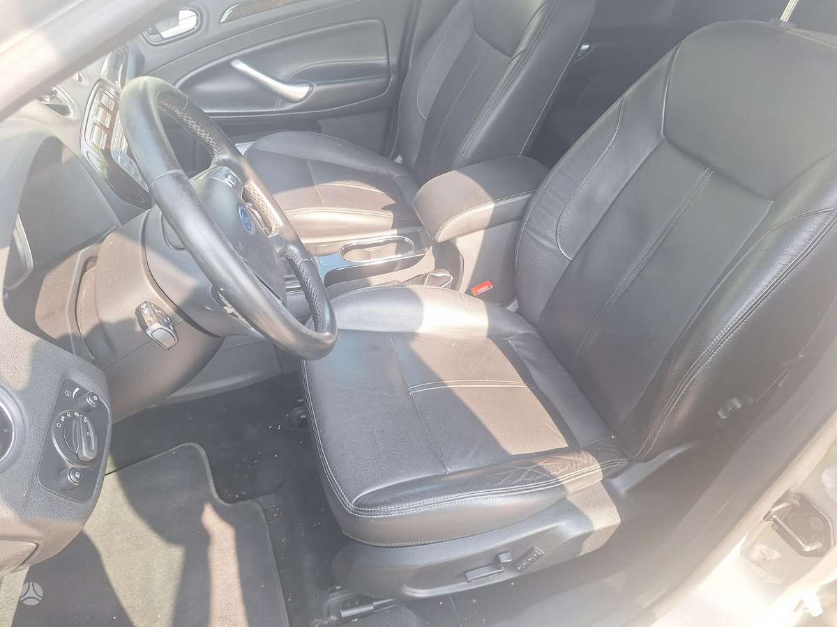 Ford Mondeo 2010 — photo 29