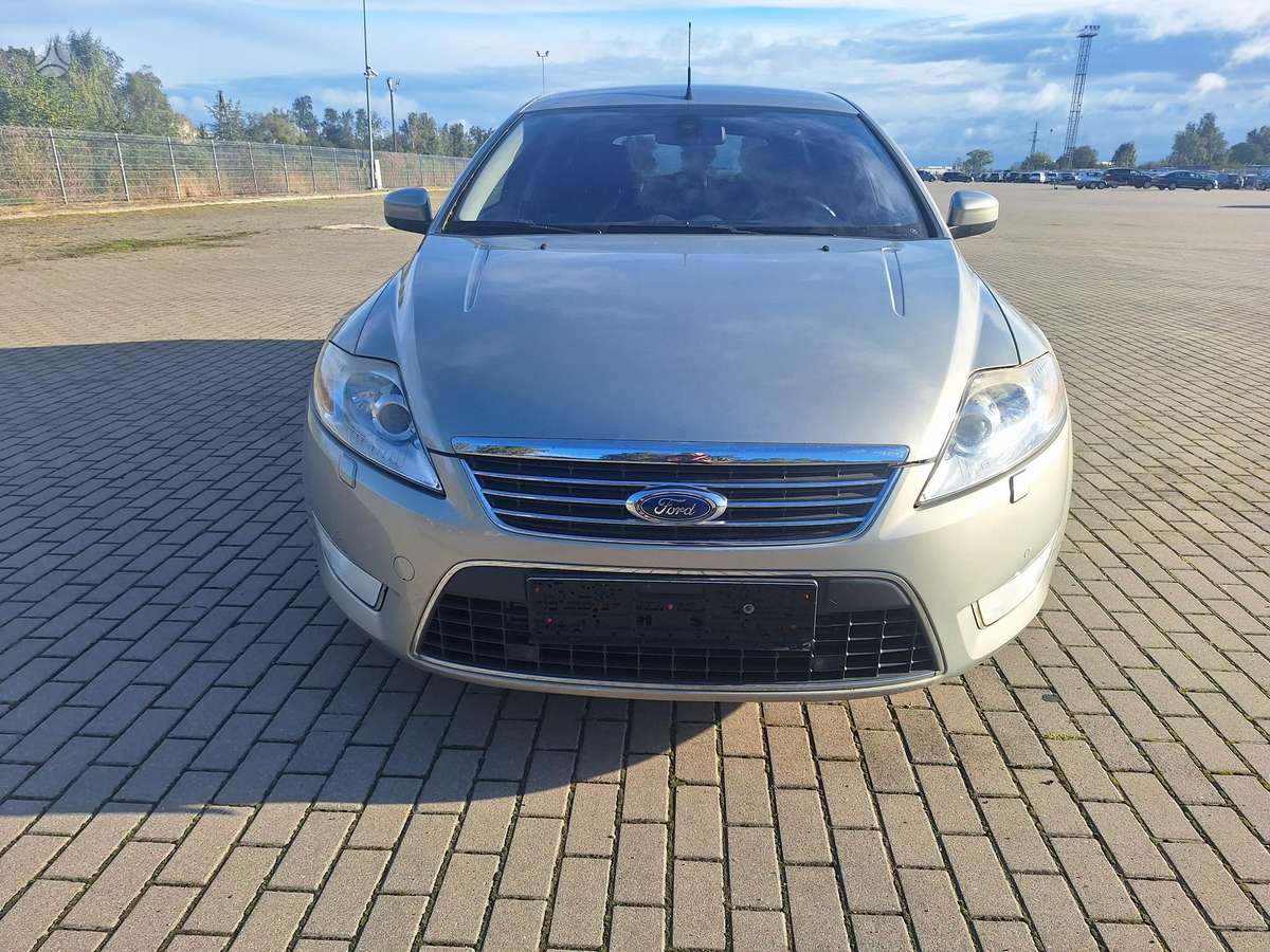 Ford Mondeo 2010 — interior