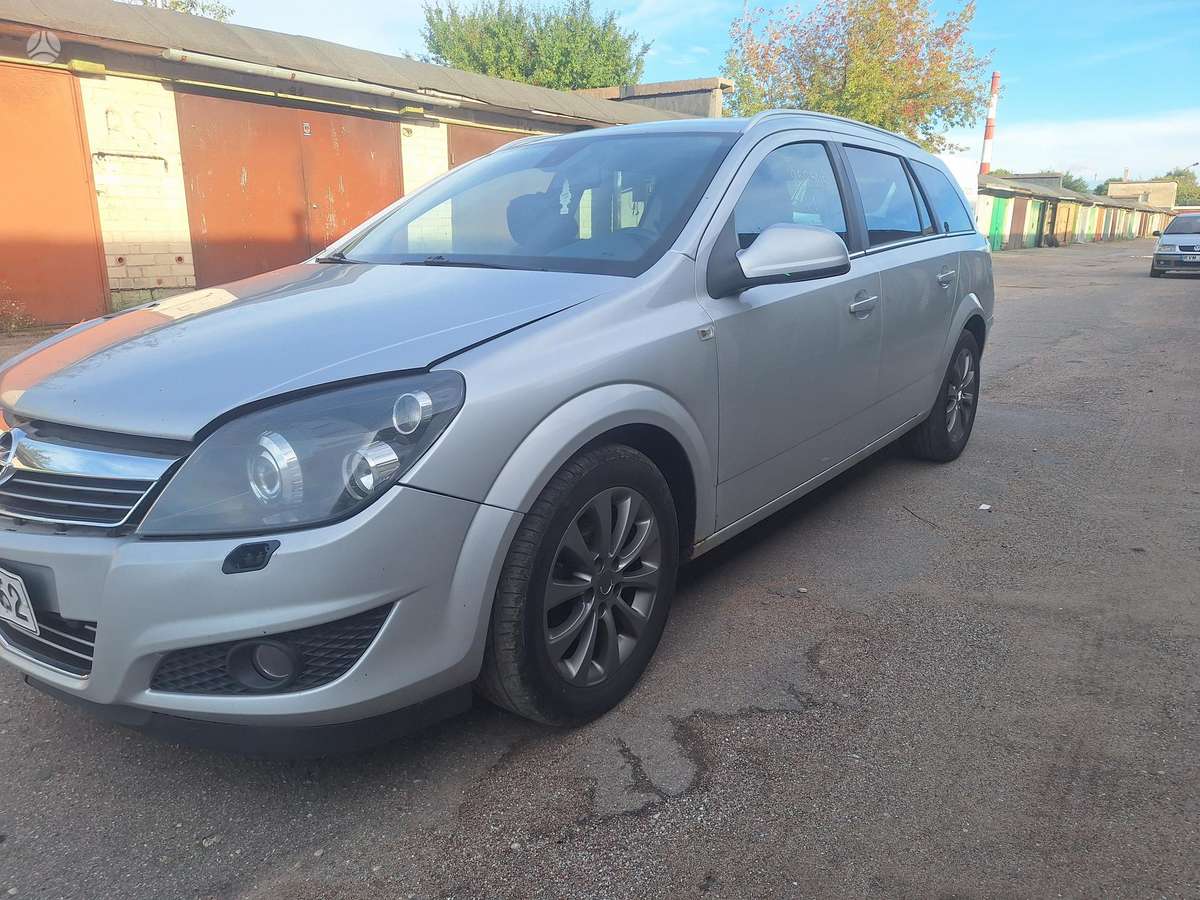 Opel Astra, 2011