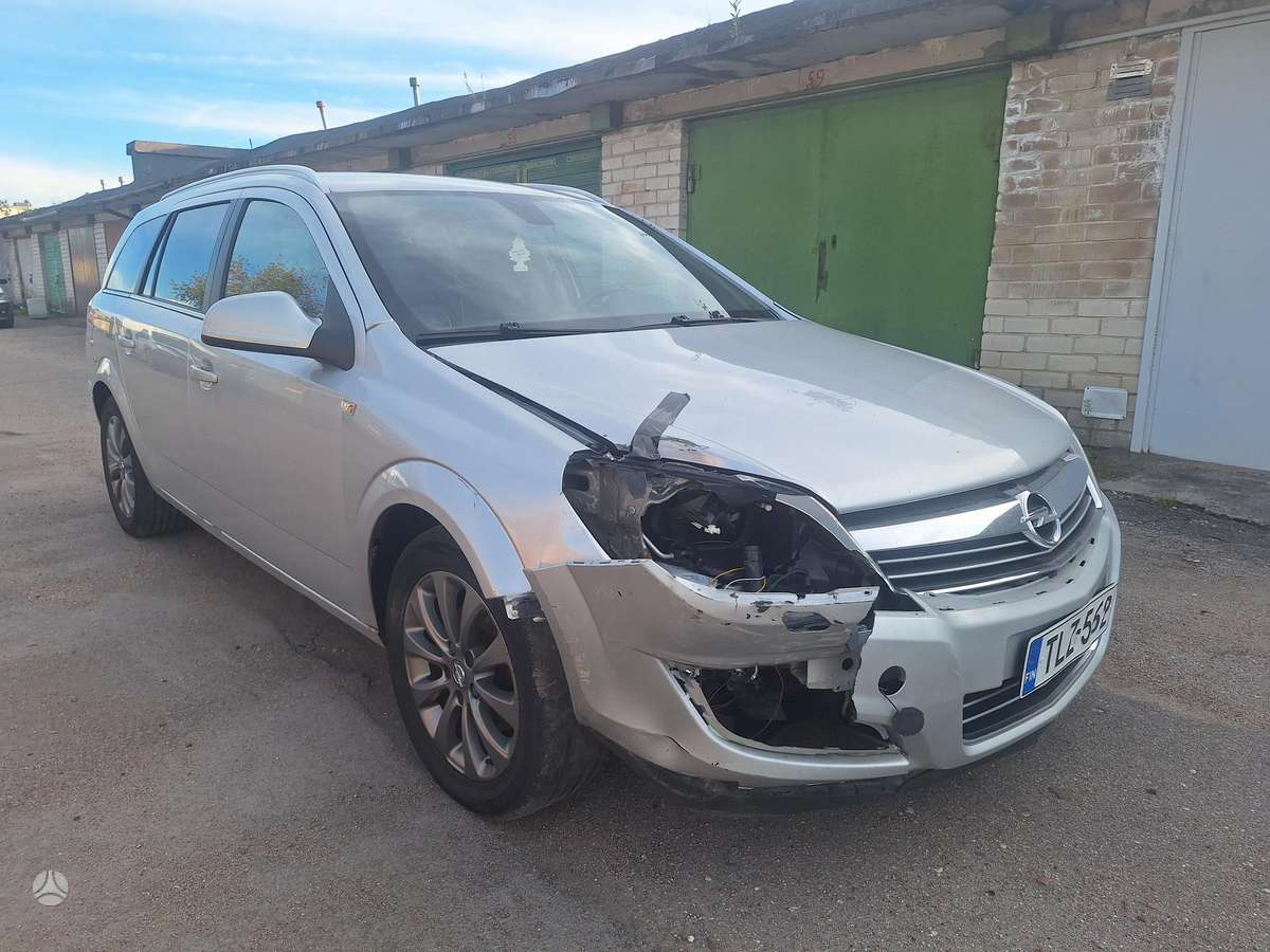 Opel Astra 2011 — engine 1700 cm³, 110 HP (81kW)