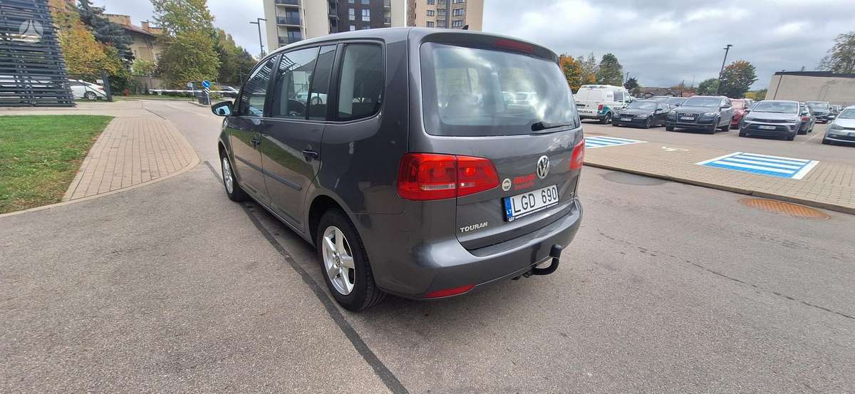 Volkswagen Touran 2012 — двигун 1598 cm³, 105 HP (77kW)