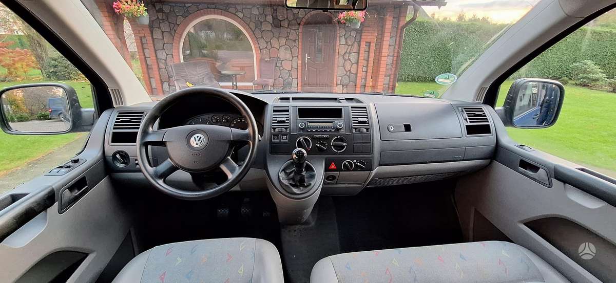 Volkswagen Transporter 2009 — photo 11