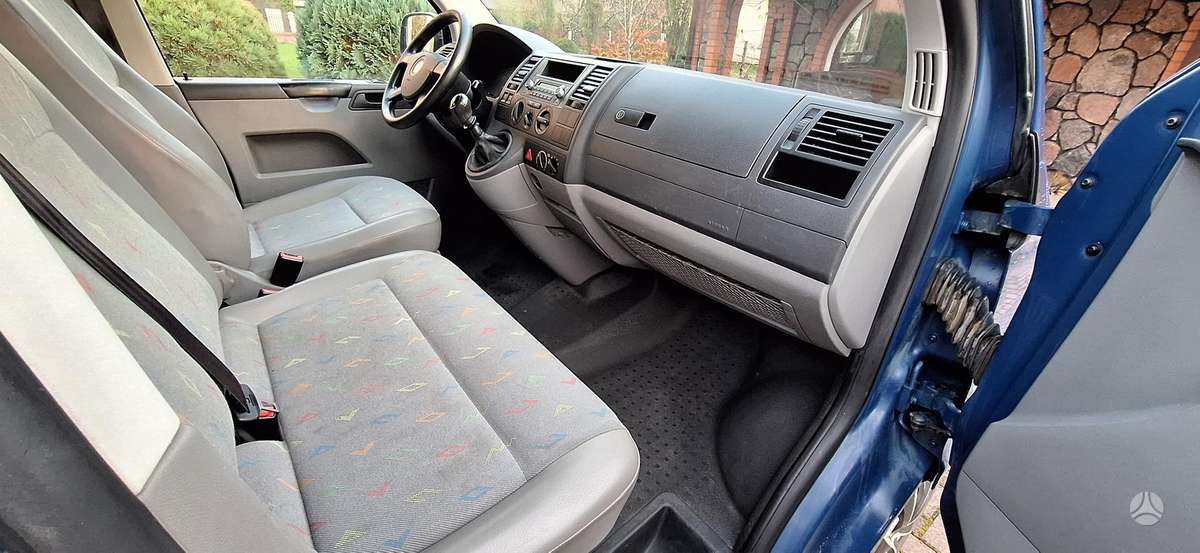 Volkswagen Transporter 2009 — photo 12