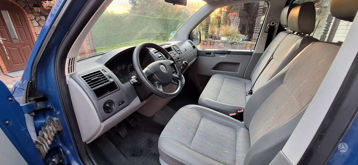 Volkswagen Transporter 2009 — photo 16
