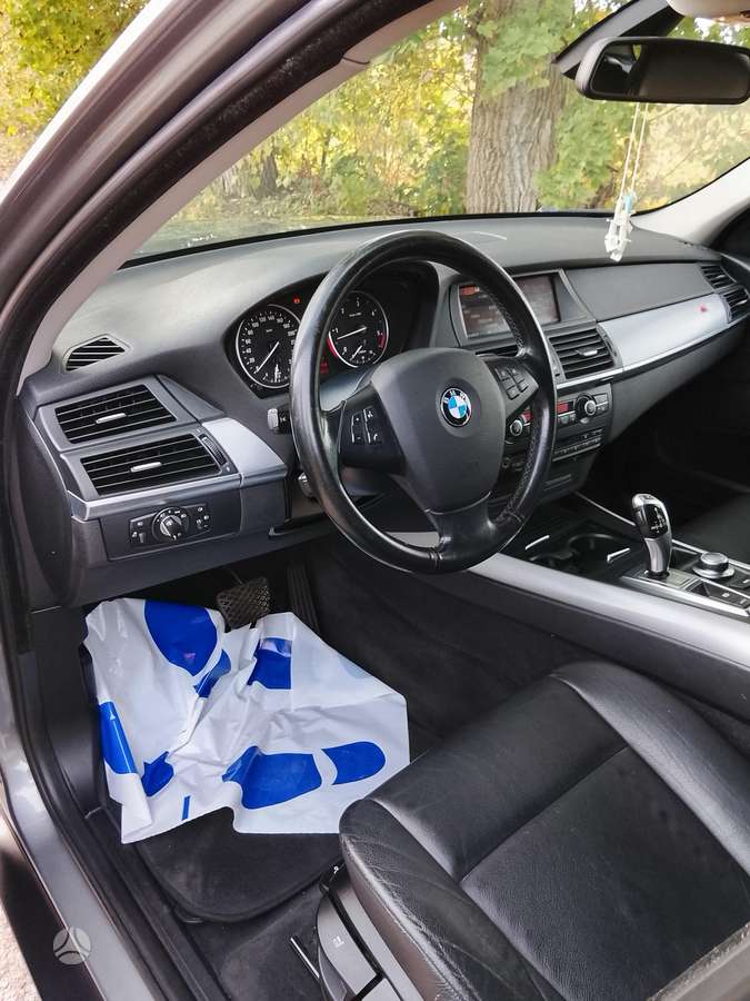 BMW X5 2009 — photo 10