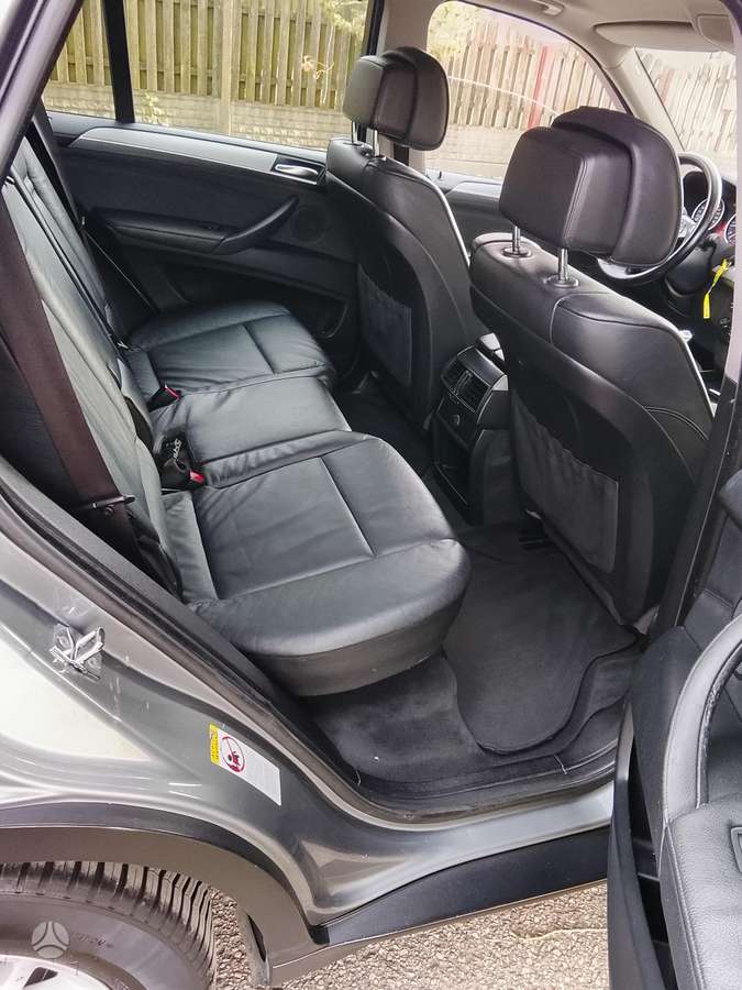BMW X5 2009 — photo 11