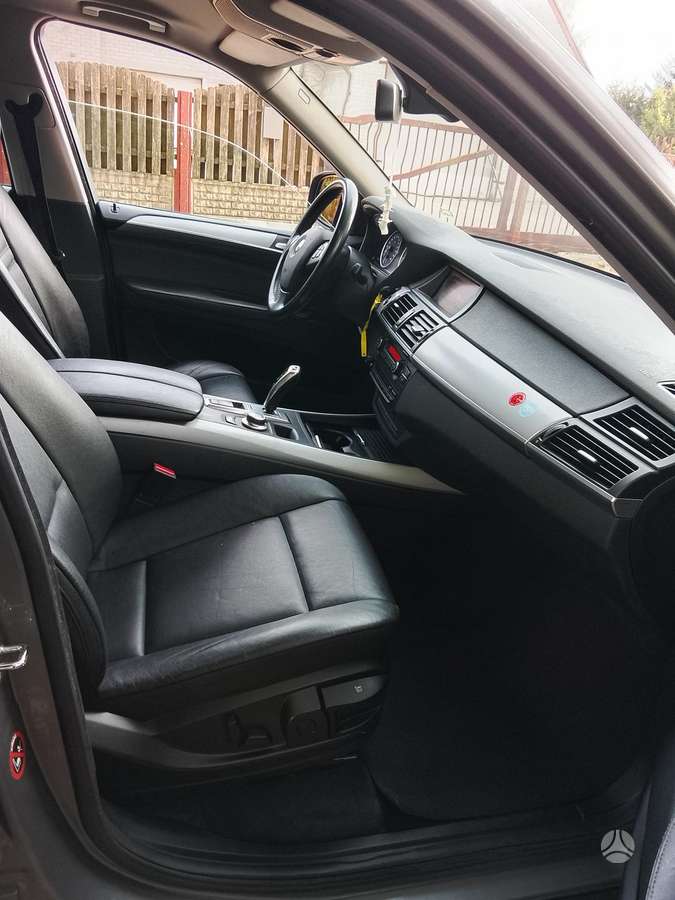 BMW X5 2009 — photo 12