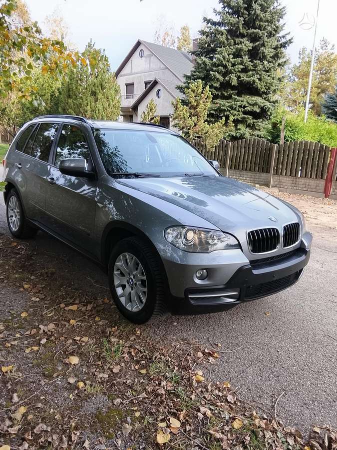BMW X5 2009 — rear view