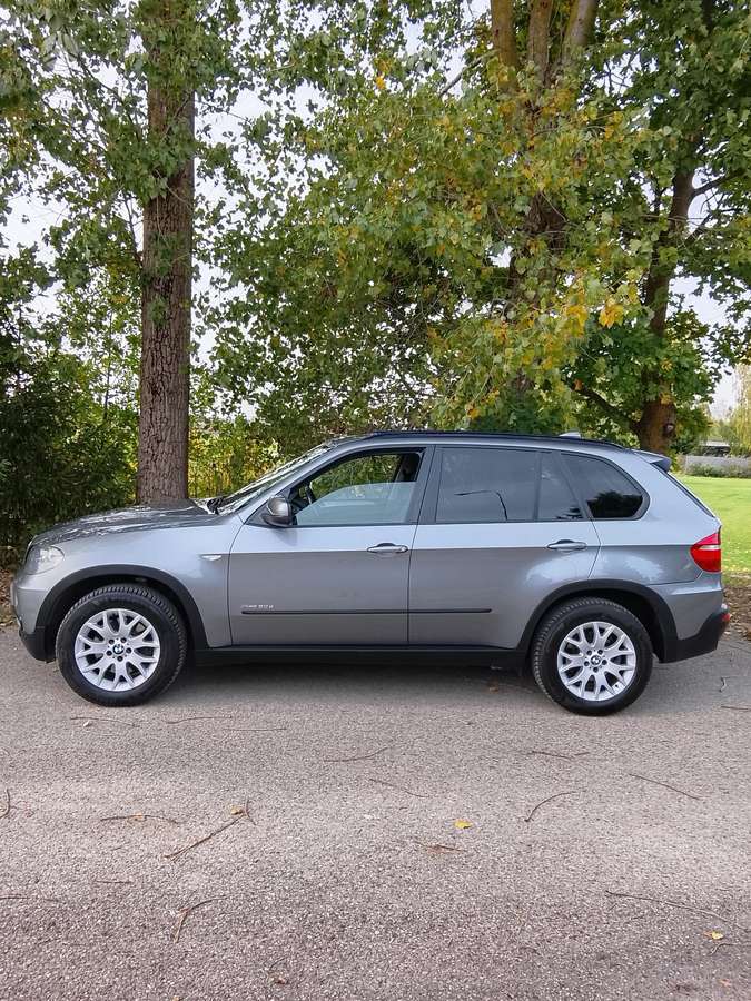 BMW X5 2009 — engine 3000 cm³, 235 HP (173kW)