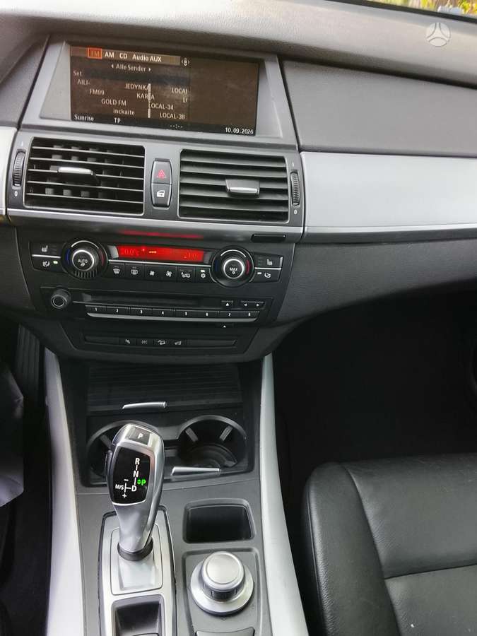 BMW X5 2009 — photo 9