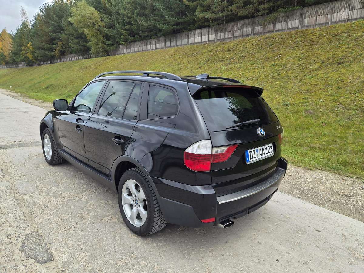 BMW X3 2010 — салон