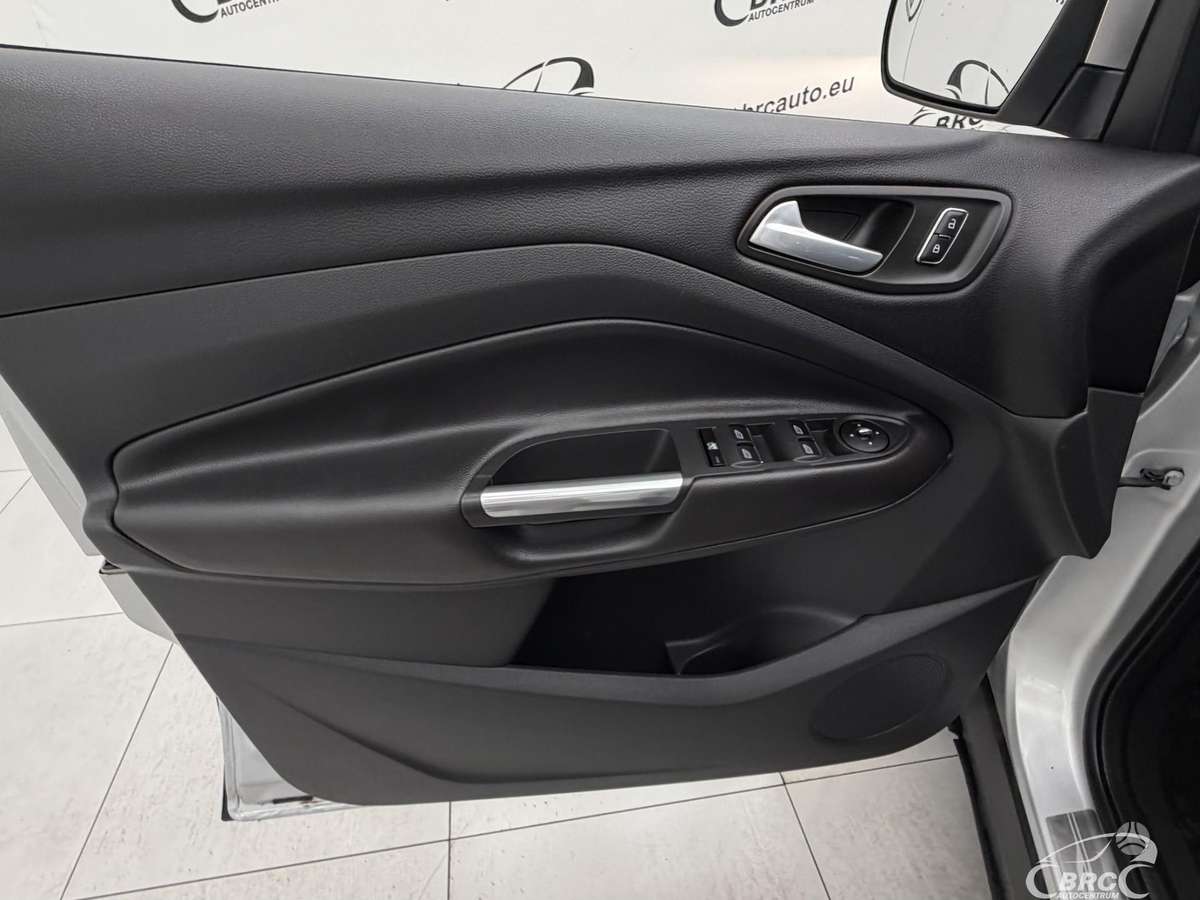 Ford Kuga 2015 — photo 20