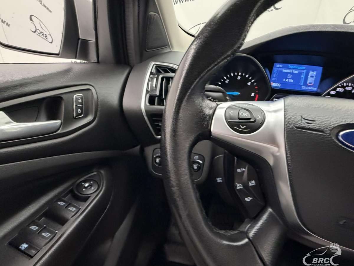 Ford Kuga 2015 — photo 29