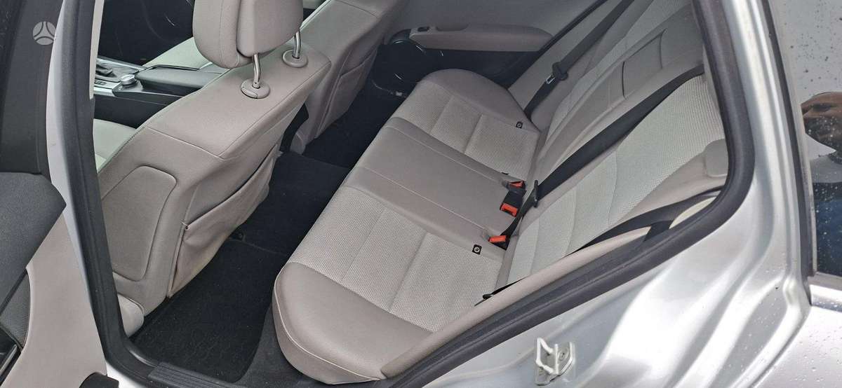 Mercedes-Benz C200 2009 — photo 10