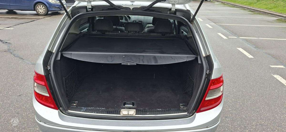 Mercedes-Benz C200 2009 — photo 12