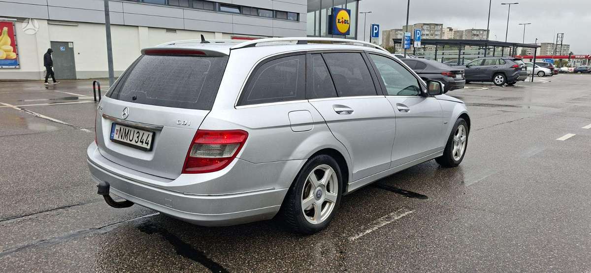 Mercedes-Benz C200 2009 — rear view