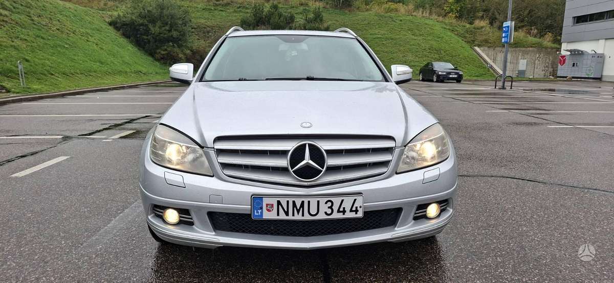 Mercedes-Benz C200 2009 — interior