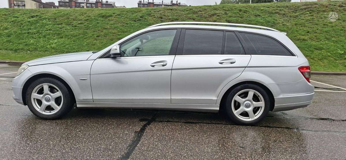 Mercedes-Benz C200 2009 — photo 7