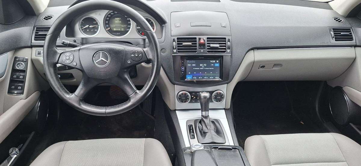 Mercedes-Benz C200 2009 — photo 9