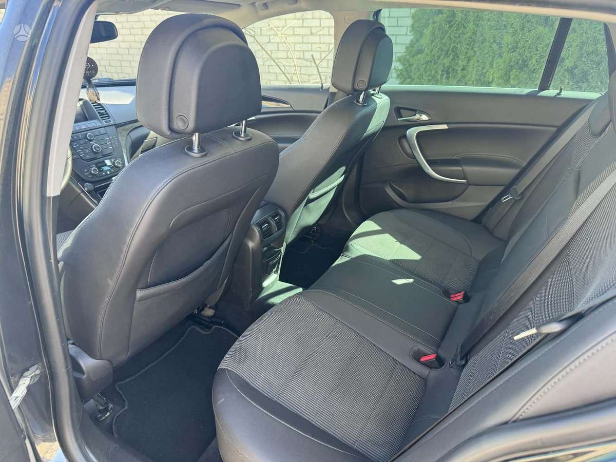 Opel Insignia 2010 — вигляд ззаду