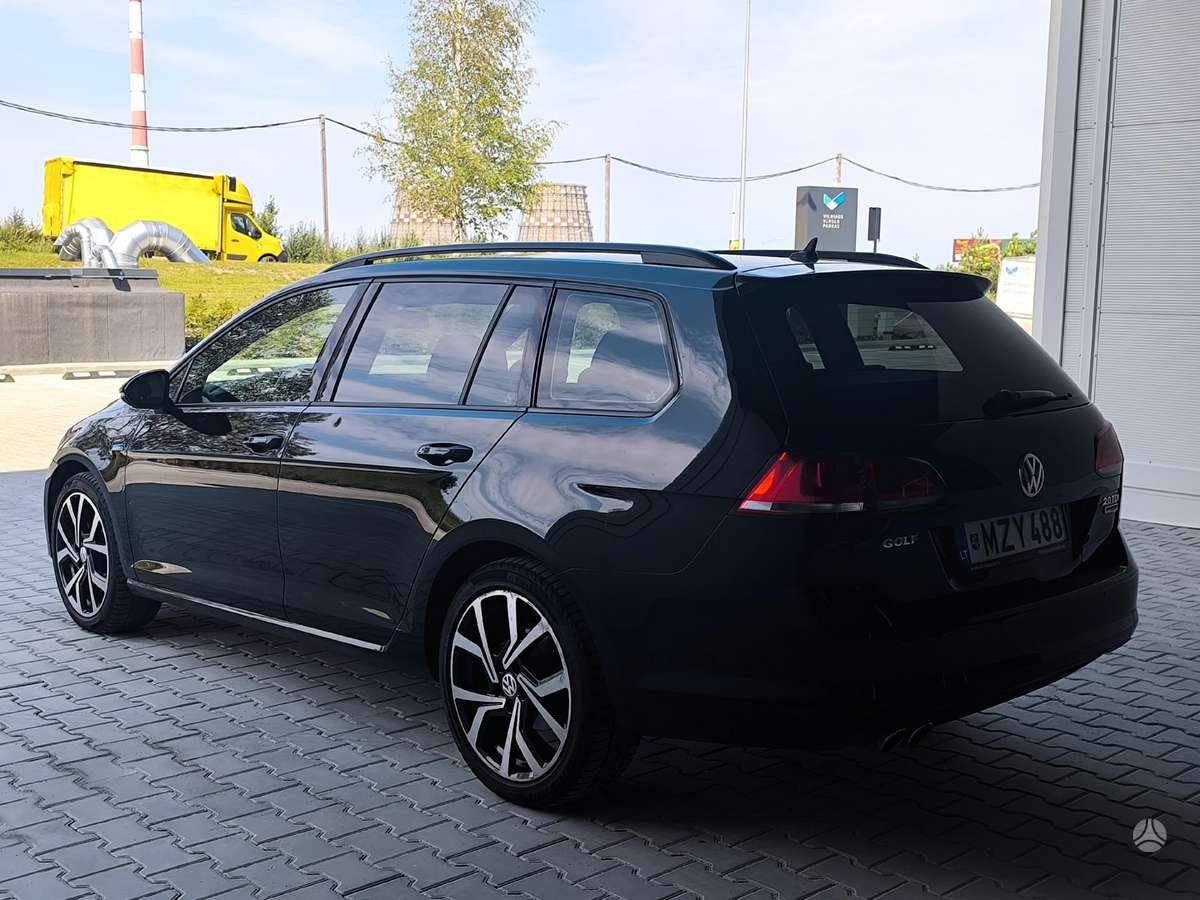 Volkswagen Golf 2015 — салон