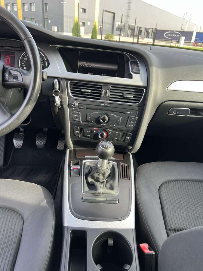 Audi A4 2009 — photo 11