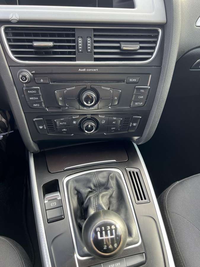 Audi A4 2009 — photo 17