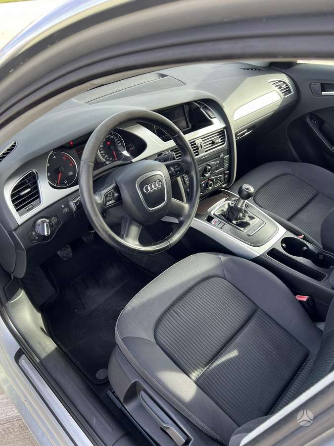 Audi A4 2009 — photo 9