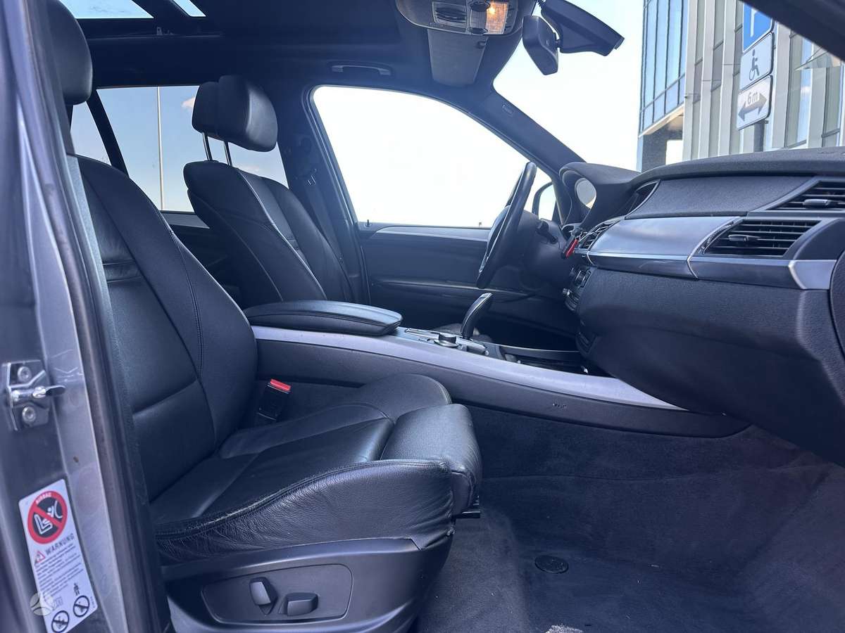 BMW X5 2009 — photo 11