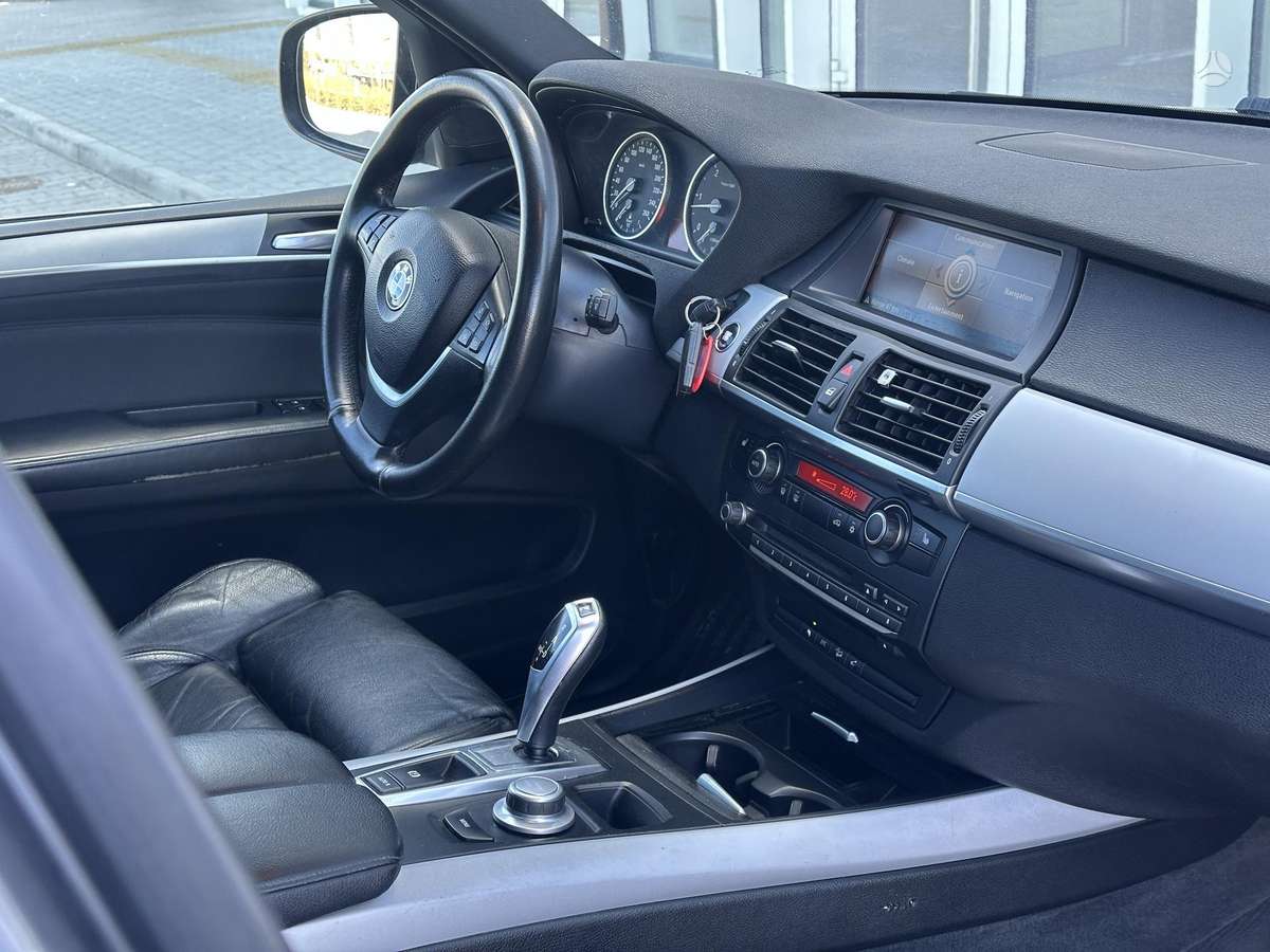 BMW X5 2009 — photo 13