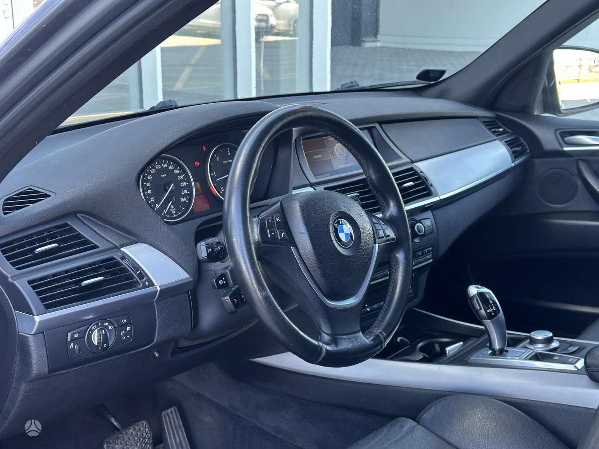 BMW X5 2009 — photo 7