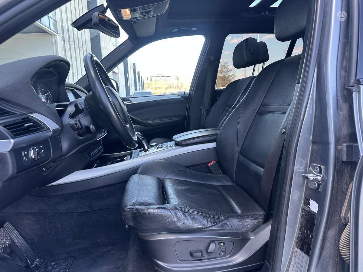 BMW X5 2009 — photo 8