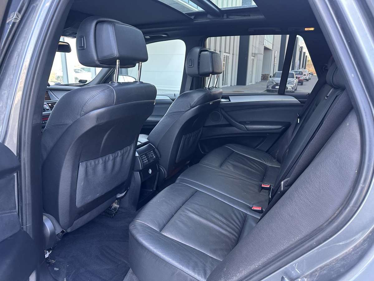BMW X5 2009 — photo 9