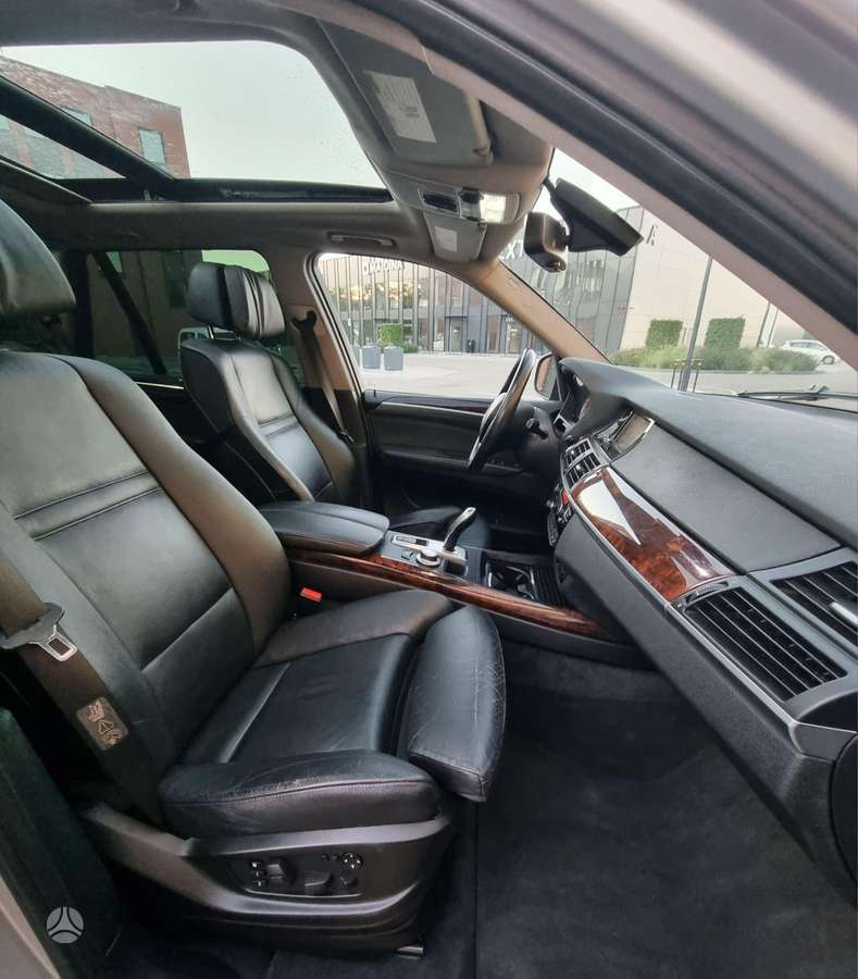 BMW X5 2009 — photo 10