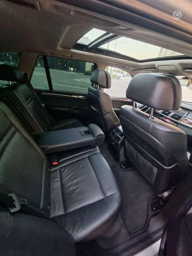 BMW X5 2009 — photo 11