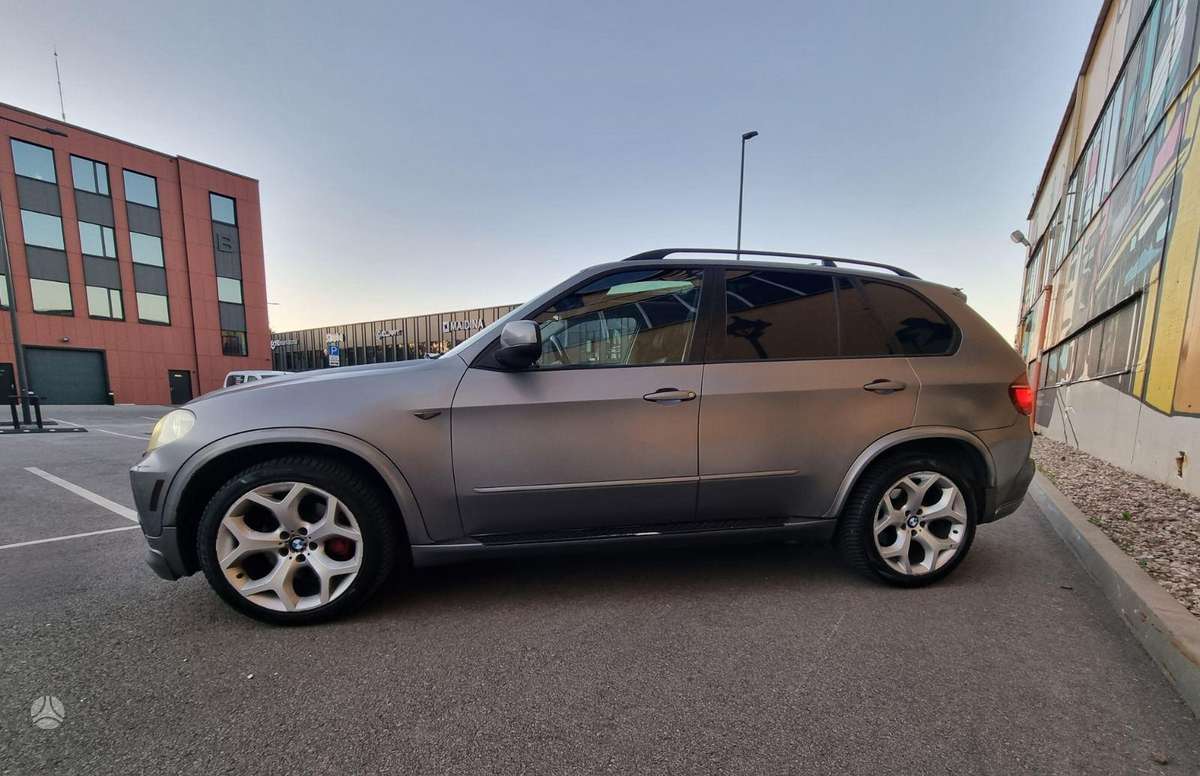 BMW X5 2009 — photo 16