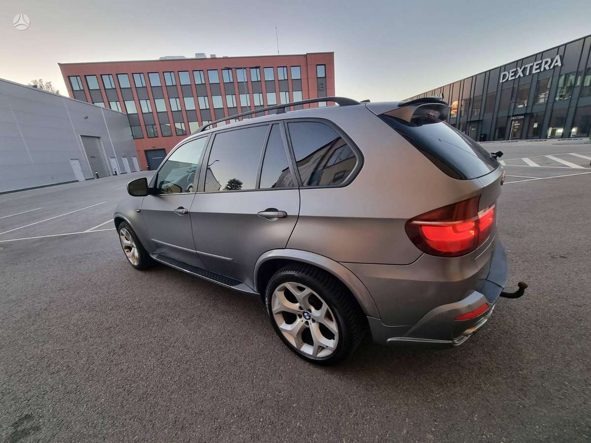 BMW X5 2009 — photo 17