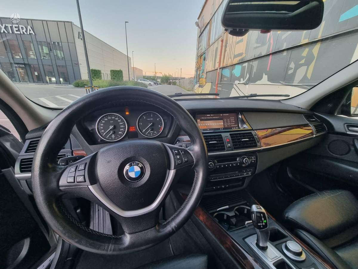 BMW X5 2009 — photo 18