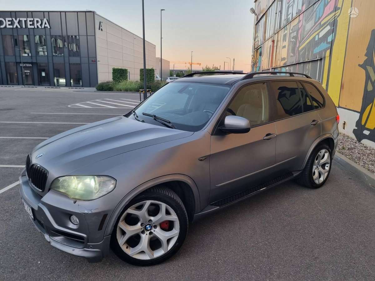 BMW X5 2009 — rear view