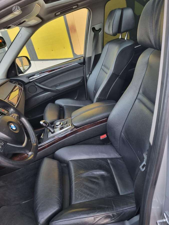 BMW X5 2009 — photo 21